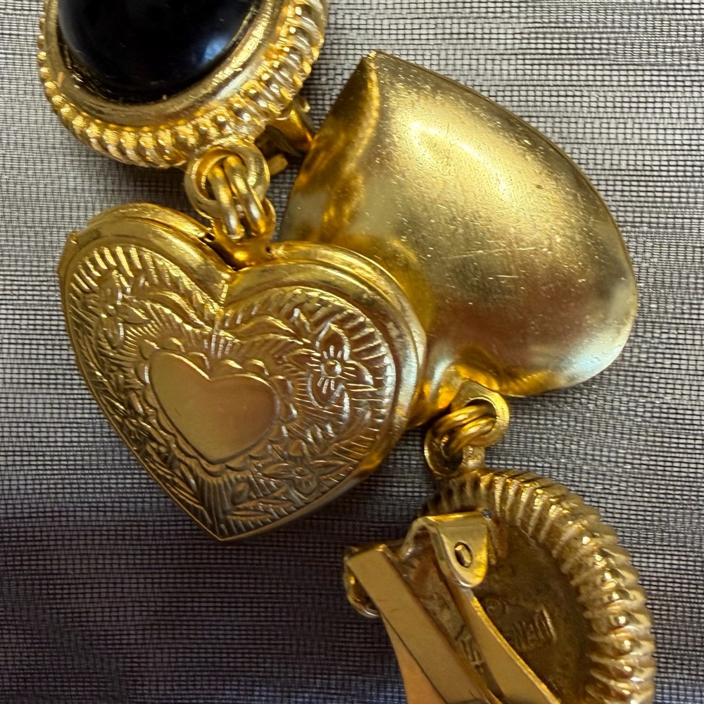 Ben-Amun Gold and Black Heart Earrings - Picture 3 of 8